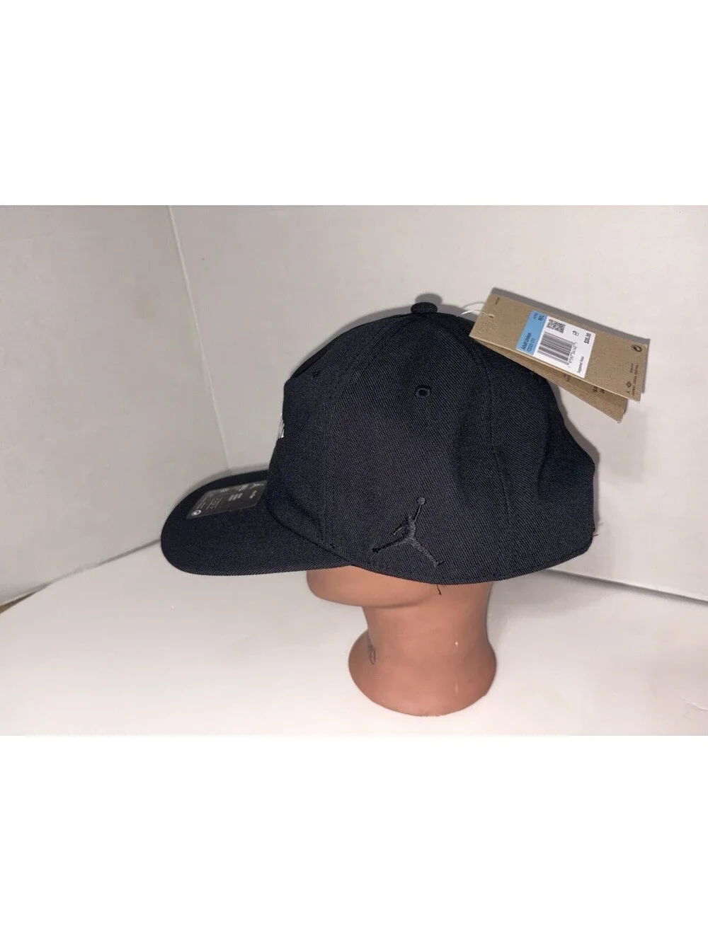 NIKE JORDAN (PRO CAP) MENS SNAPBACK HAT (M/L ADJUSTABLE) NWT BLACK/WHITE LOGO